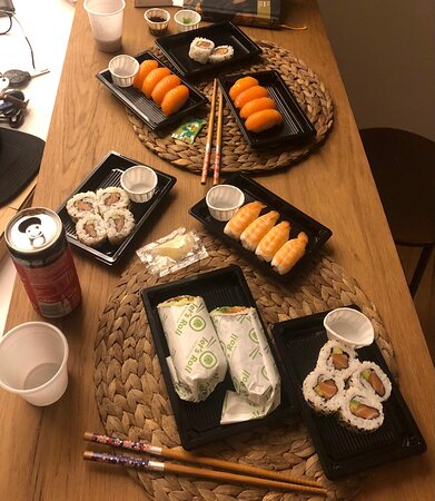 Foto Let's Roll - Fast Moving Sushi Foto Let's Roll - Fast Moving Sushi