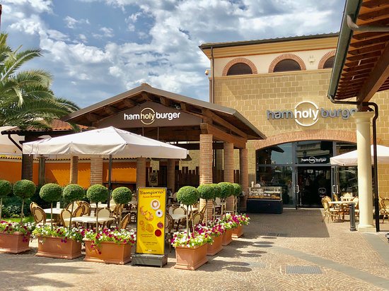Foto Ham Holy Burger - Castel Romano Designer Outlet Foto Ham Holy Burger - Castel Romano Designer Outlet